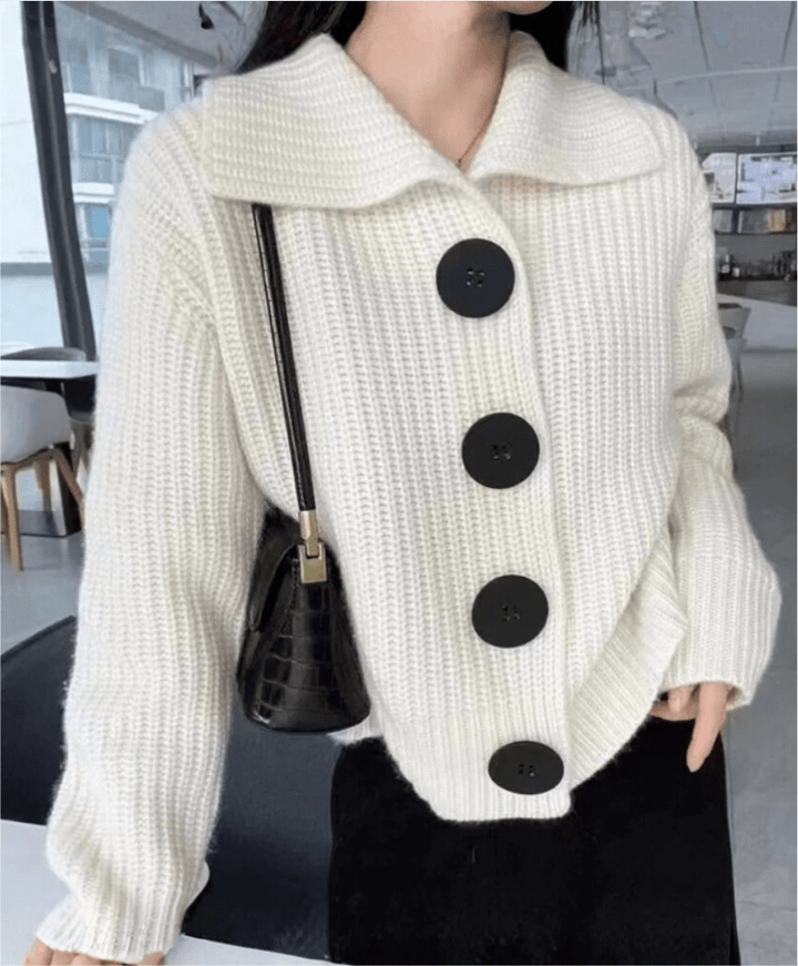 Elara | Cardigan Morbido con Maxi Bottoni