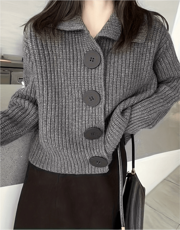 Elara | Cardigan Morbido con Maxi Bottoni