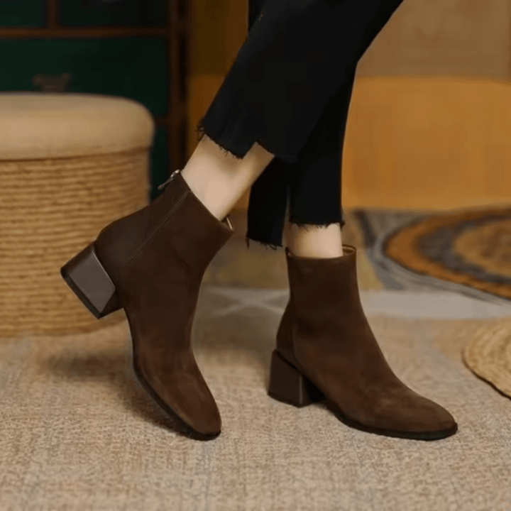 Viola | Stivaletti in Suede con Tacco Medio
