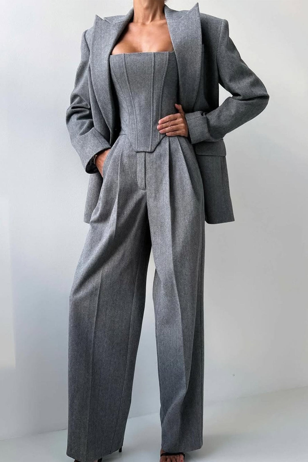 Dolce – Complete Three-Piece Suit with Double-Breasted Blazer